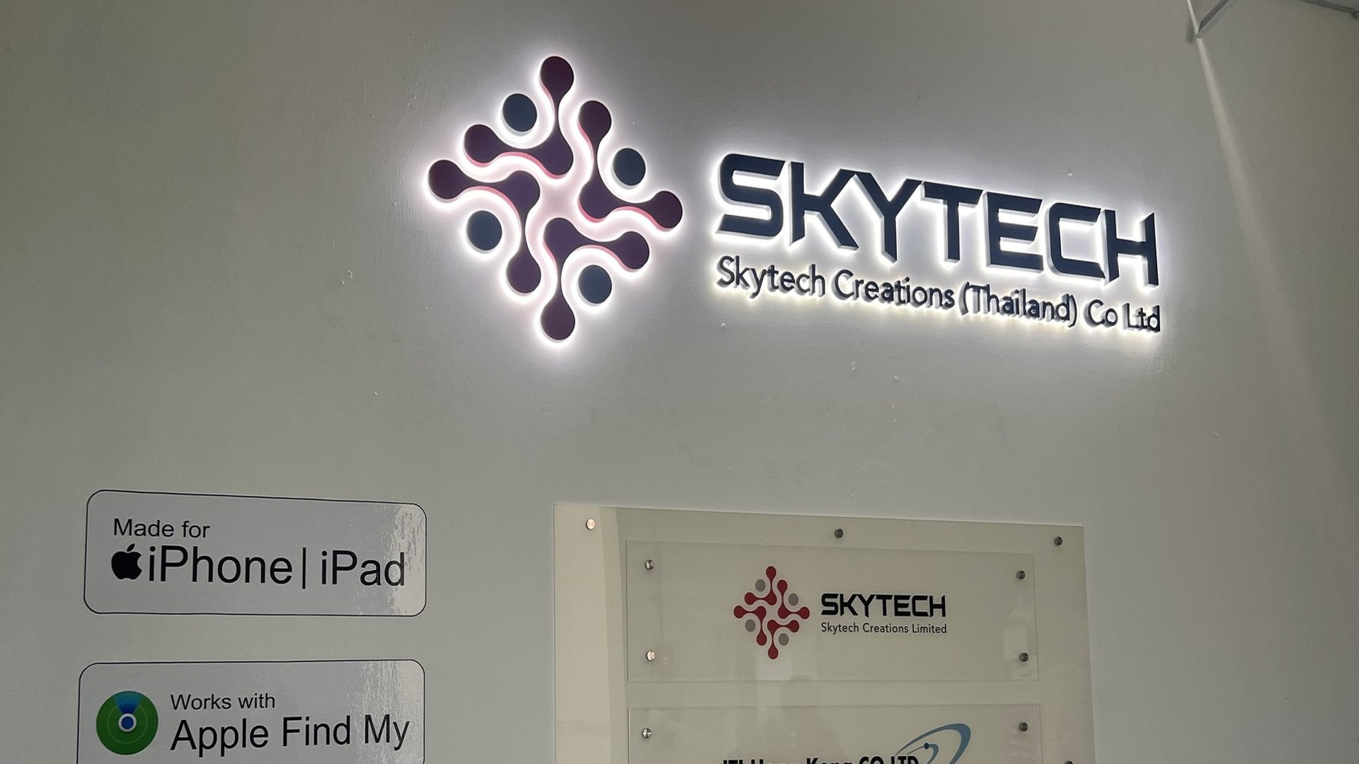 Skytech Thailand reception wall — Apple MFi Authorized Manufacturer, Works with Apple Find My, Samsung SmartThings Find, ITI Hong Kong, Adventlink partnership plaques